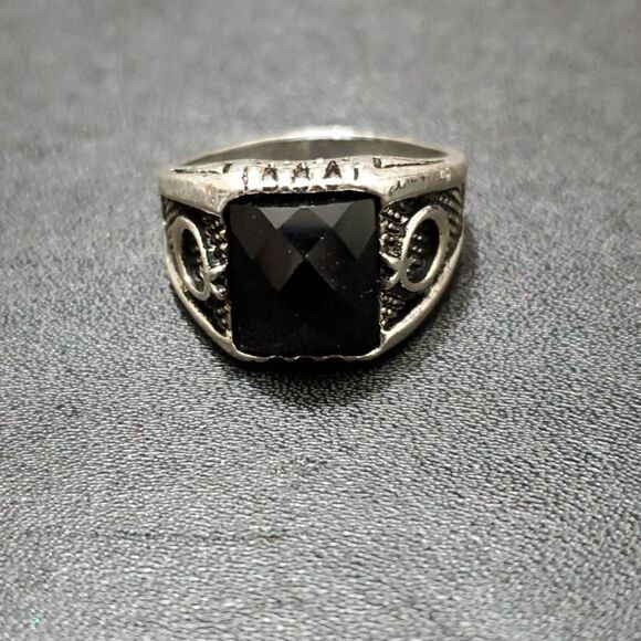 Unbranded Other - Silver tone and black ring size 12.5